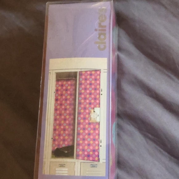 Claire's NWT Locker Wallpaper Peel and Stick Wallpaper 8.5" x 40" - Picture 12 of 12